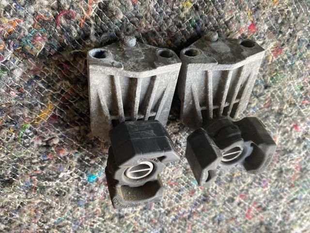 bontott VW TOUAREG Vízhűtő Radiátor Tartó