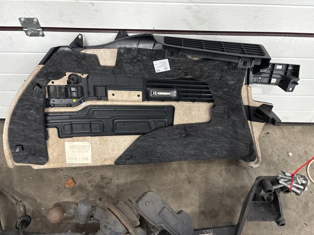 bontott VW TOUAREG Vonóhorog