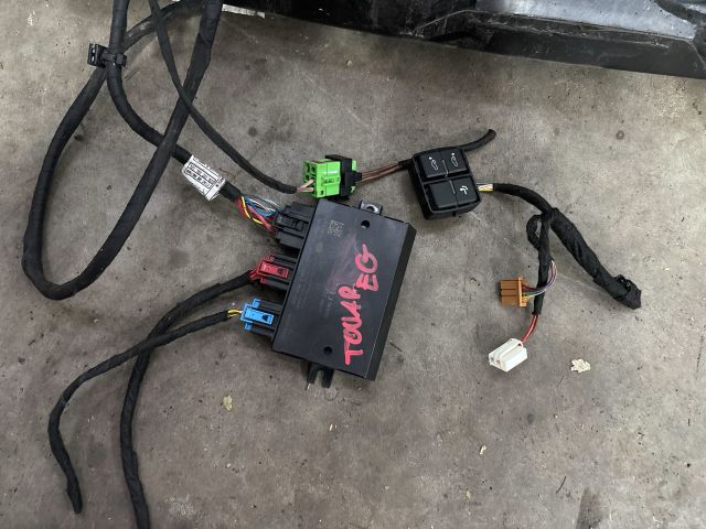 bontott VW TOUAREG Vonóhorog