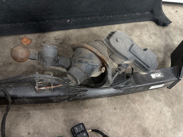 bontott VW TOUAREG Vonóhorog