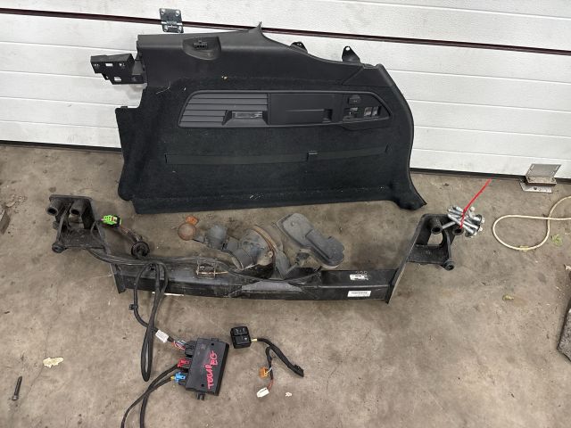 bontott VW TOUAREG Vonóhorog