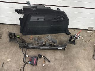 bontott VW TOUAREG Vonóhorog