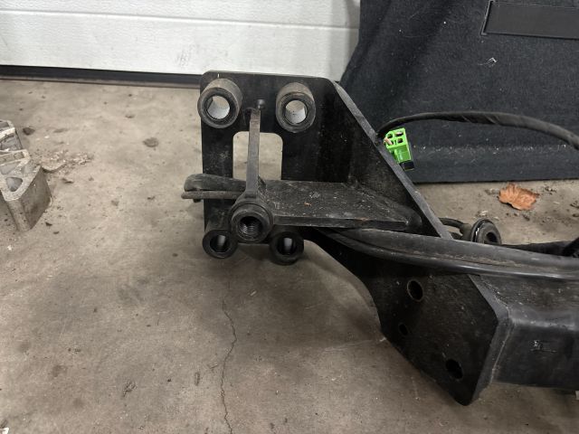 bontott VW TOUAREG Vonóhorog