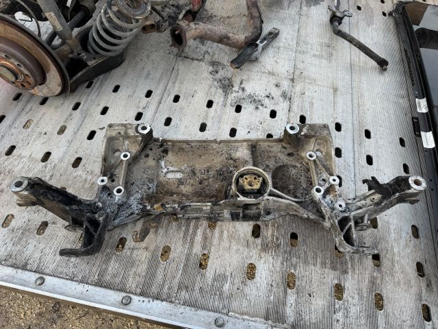 bontott VW TOURAN Első Bölcső