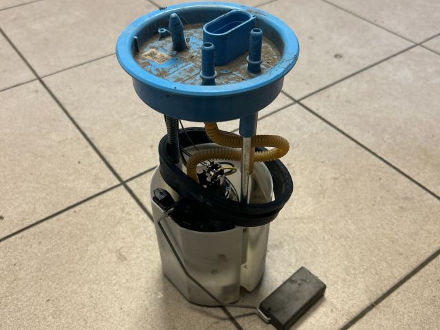 bontott VW TOURAN Üzemanyag Szivattyú