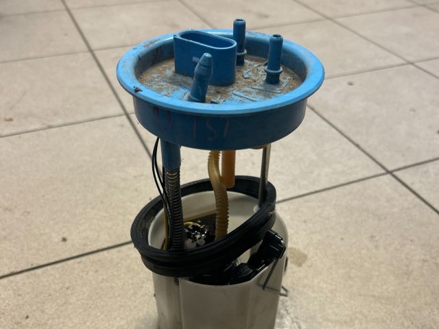 bontott VW TOURAN Üzemanyag Szivattyú