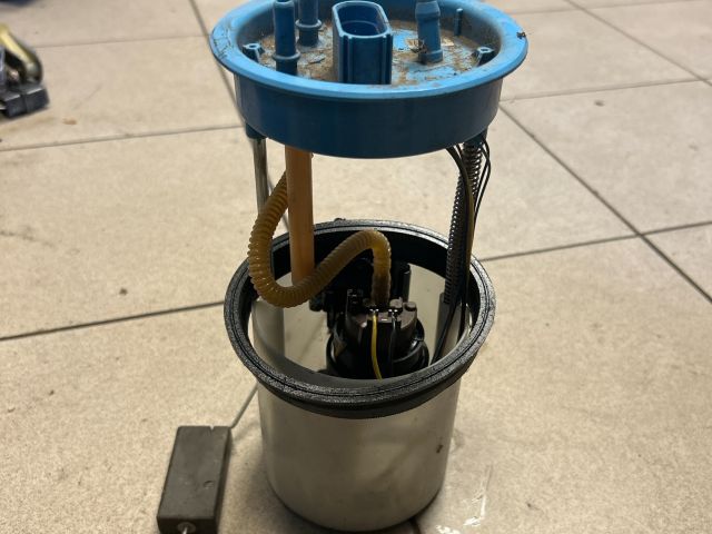 bontott VW TOURAN Üzemanyag Szivattyú