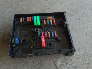 bontott VW TOURAN Biztosítéktábla Motortér