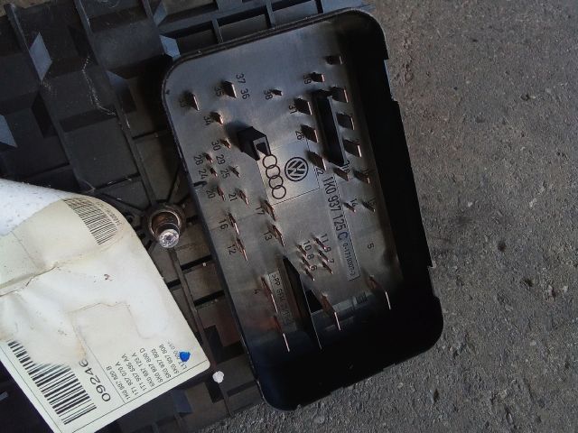 bontott VW TOURAN Biztosítéktábla Motortér