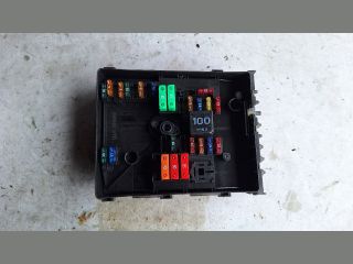 bontott VW TOURAN Biztosítéktábla Motortér