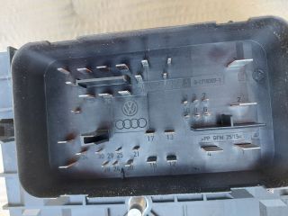 bontott VW TOURAN Biztosítéktábla Motortér