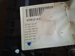 bontott VW TOURAN Biztosítéktábla Motortér