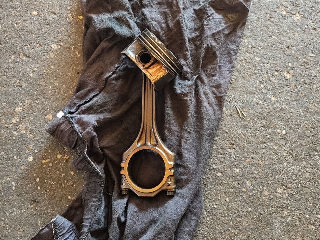 bontott VW TOURAN Dugattyú és Hajtókar