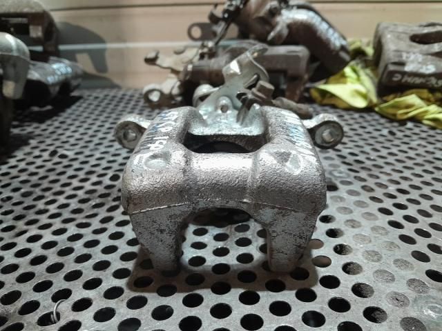 bontott VW TOURAN Bal hátsó Féknyereg Munkahengerrel