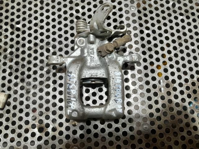 bontott VW TOURAN Bal hátsó Féknyereg Munkahengerrel