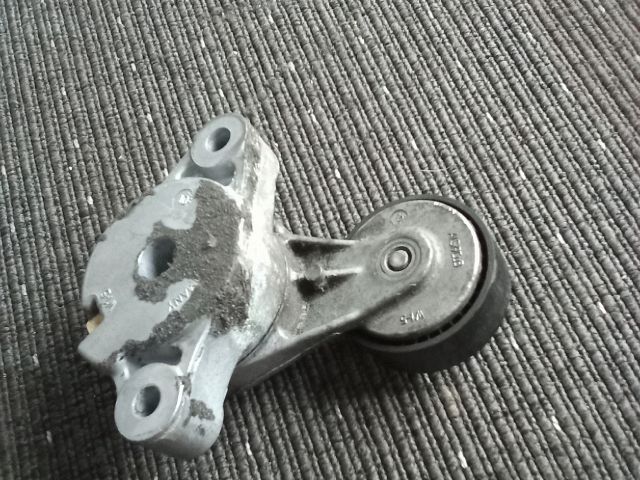 bontott VW TOURAN Szíjfeszítő Görgő