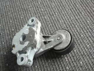 bontott VW TOURAN Szíjfeszítő Görgő