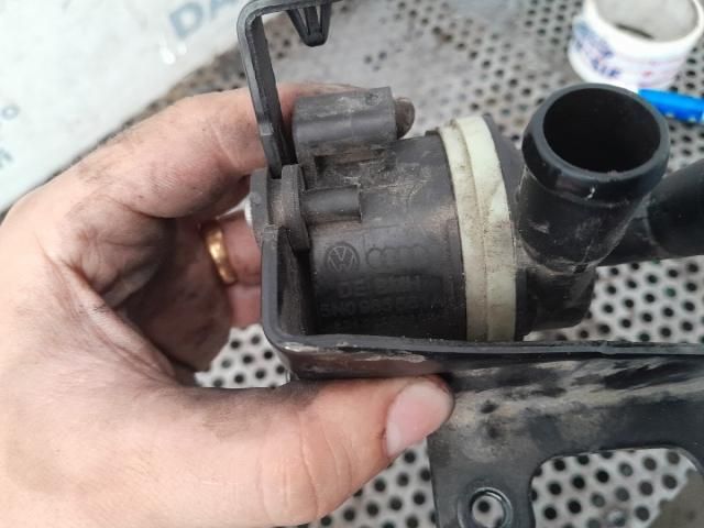 bontott VW TOURAN Vízpumpa