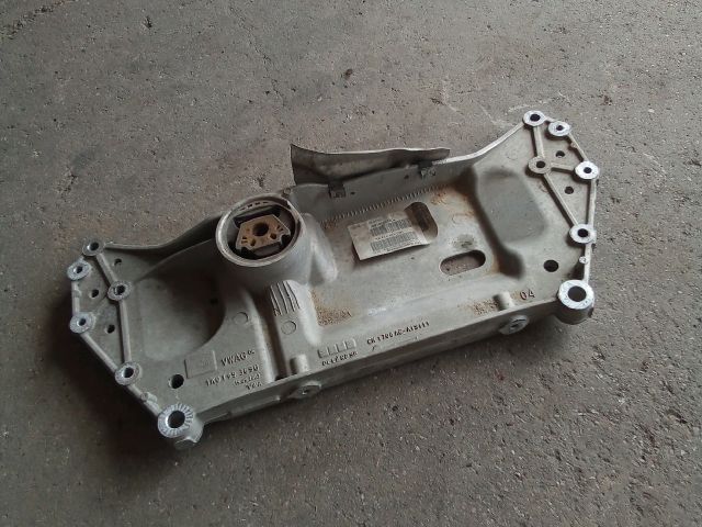 bontott VW TOURAN Első Bölcső