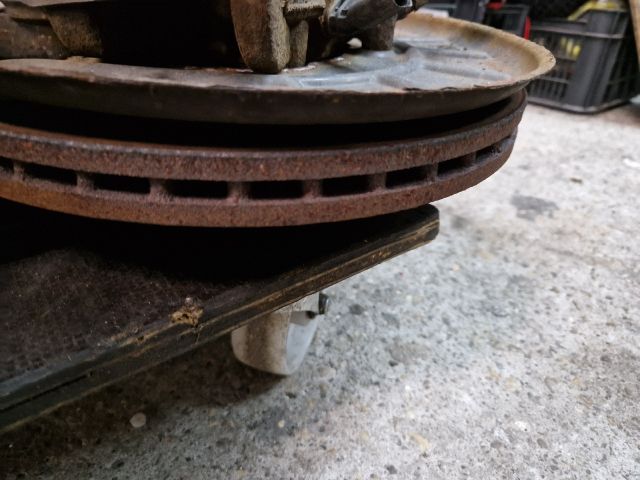 bontott VW TOURAN Első Pár Fék Szett (Nyereg, Tárcsa, Betét)