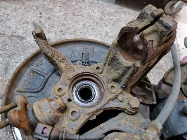 bontott VW TOURAN Első Pár Fék Szett (Nyereg, Tárcsa, Betét)