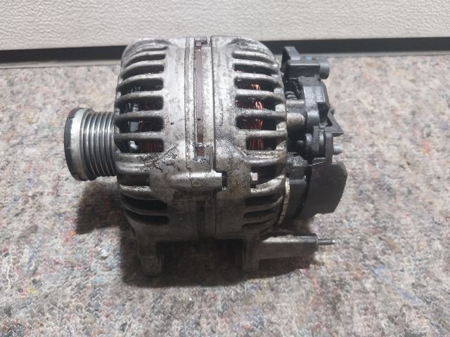 bontott VW TOURAN Generátor