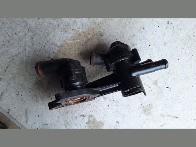 bontott VW TOURAN Hengerfej Vízkivezető