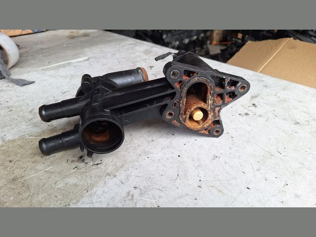 bontott VW TOURAN Hengerfej Vízkivezető