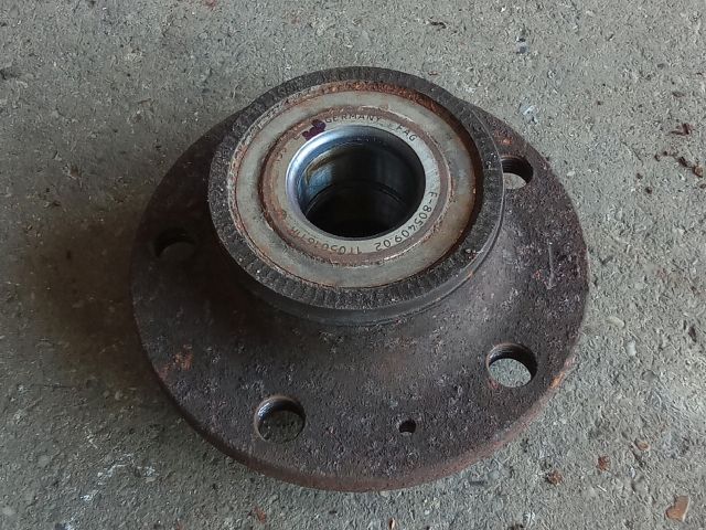 bontott VW TOURAN Jobb hátsó Kerékagy