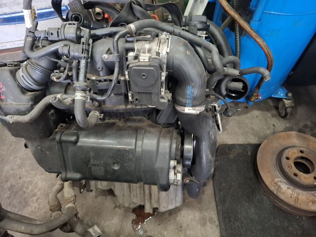 bontott VW TOURAN Komplett Motor (Segédberendezésekkel)