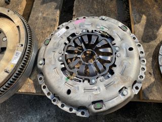 bontott VW TOURAN Kuplung Szett Lendkerékkel