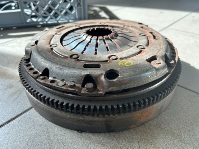 bontott VW TOURAN Kuplung Szett Lendkerékkel