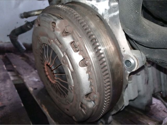 bontott VW TOURAN Kuplung Szett Lendkerékkel