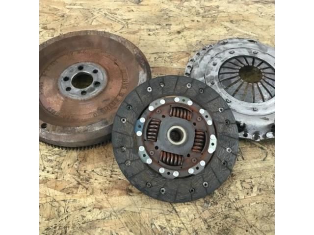 bontott VW TOURAN Kuplung Szett Lendkerékkel