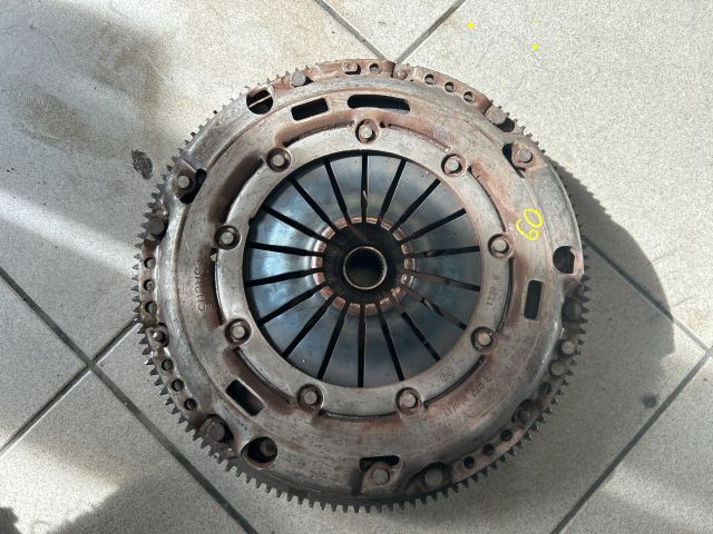 bontott VW TOURAN Kuplung Szett Lendkerékkel