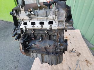 bontott VW TOURAN Motor (Fűzött blokk hengerfejjel)