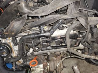 bontott VW TOURAN Motor (Fűzött blokk hengerfejjel)