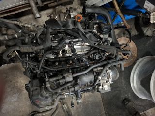 bontott VW TOURAN Motor (Fűzött blokk hengerfejjel)