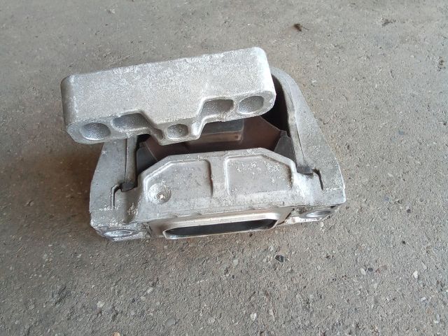 bontott VW TOURAN Motor Tartó Bak Bal