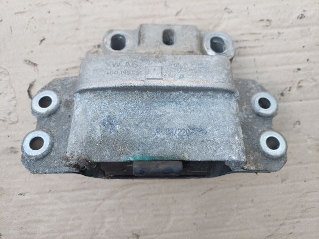 bontott VW TOURAN Motor Tartó Bak Bal