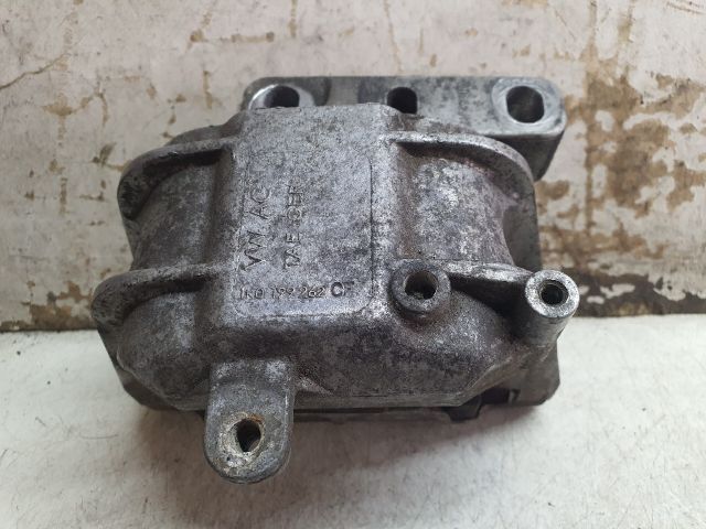 bontott VW TOURAN Motor Tartó Bak (Fém)