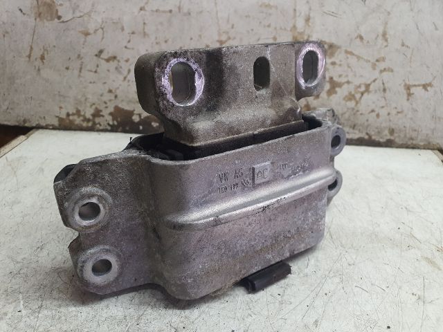 bontott VW TOURAN Motor Tartó Bak (Fém)