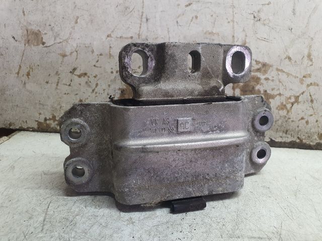 bontott VW TOURAN Motor Tartó Bak (Fém)