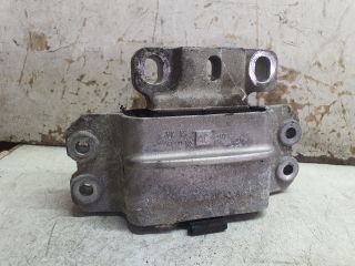 bontott VW TOURAN Motor Tartó Bak (Fém)