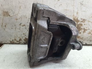 bontott VW TOURAN Motor Tartó Bak (Fém)
