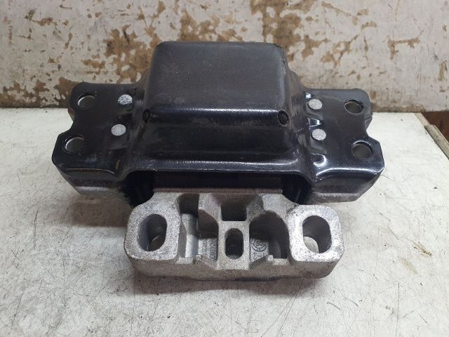 bontott VW TOURAN Motor Tartó Bak (Fém)