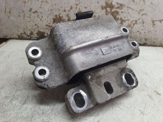 bontott VW TOURAN Motor Tartó Bak (Fém)