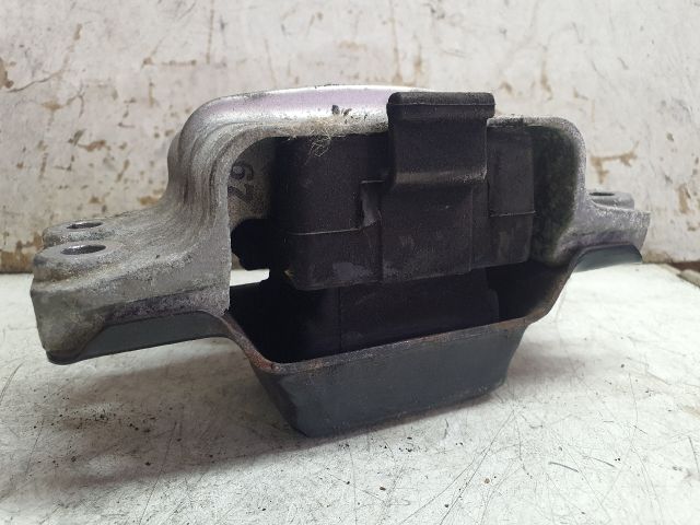 bontott VW TOURAN Motor Tartó Bak (Fém)