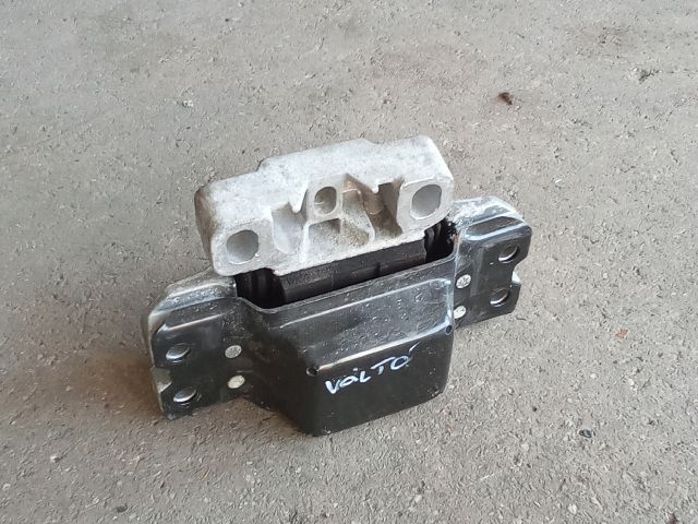 bontott VW TOURAN Motor Tartó Bak Jobb