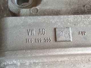 bontott VW TOURAN Motor Tartó Bak Jobb